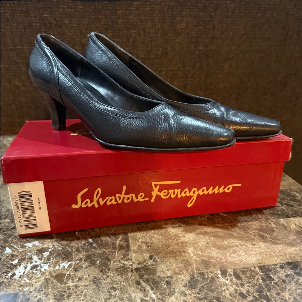 Salvatore Ferragamo. Gampel Heel. Nero Pebble Calf. (Black). Size 7.
